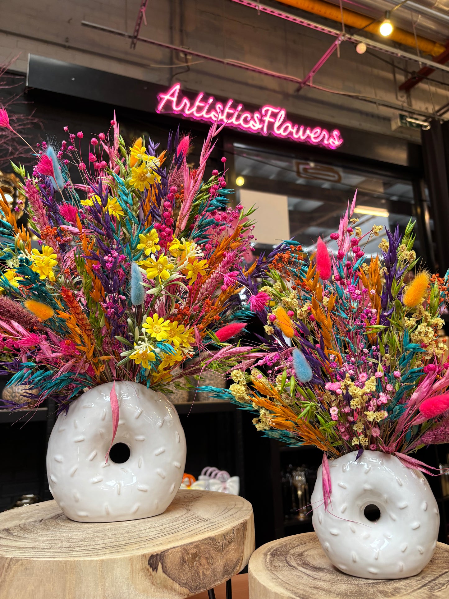 Donut vaas wit & neon bloemen Limited