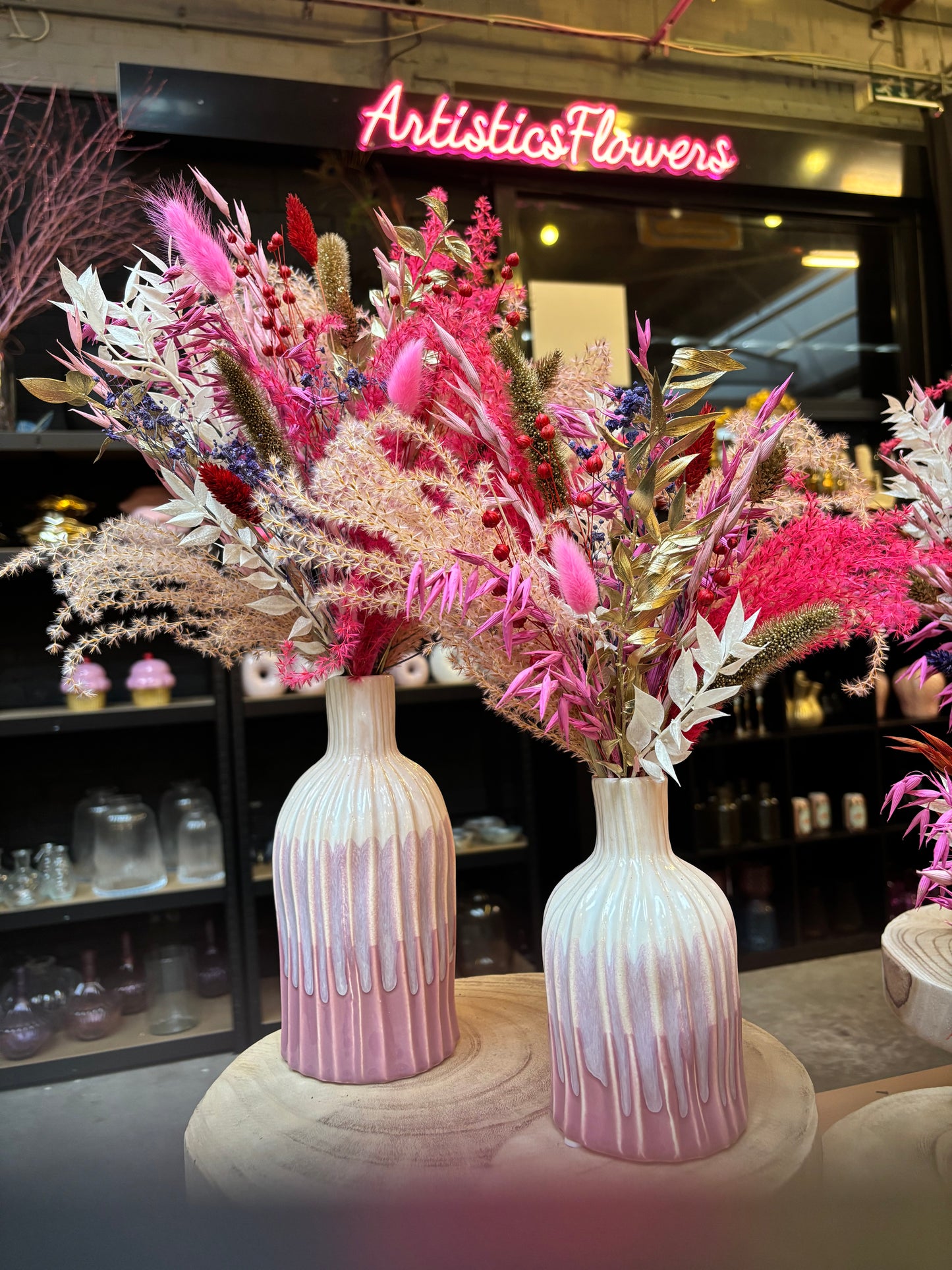 Milla vaas gestreept & Limited Valentine Flowers