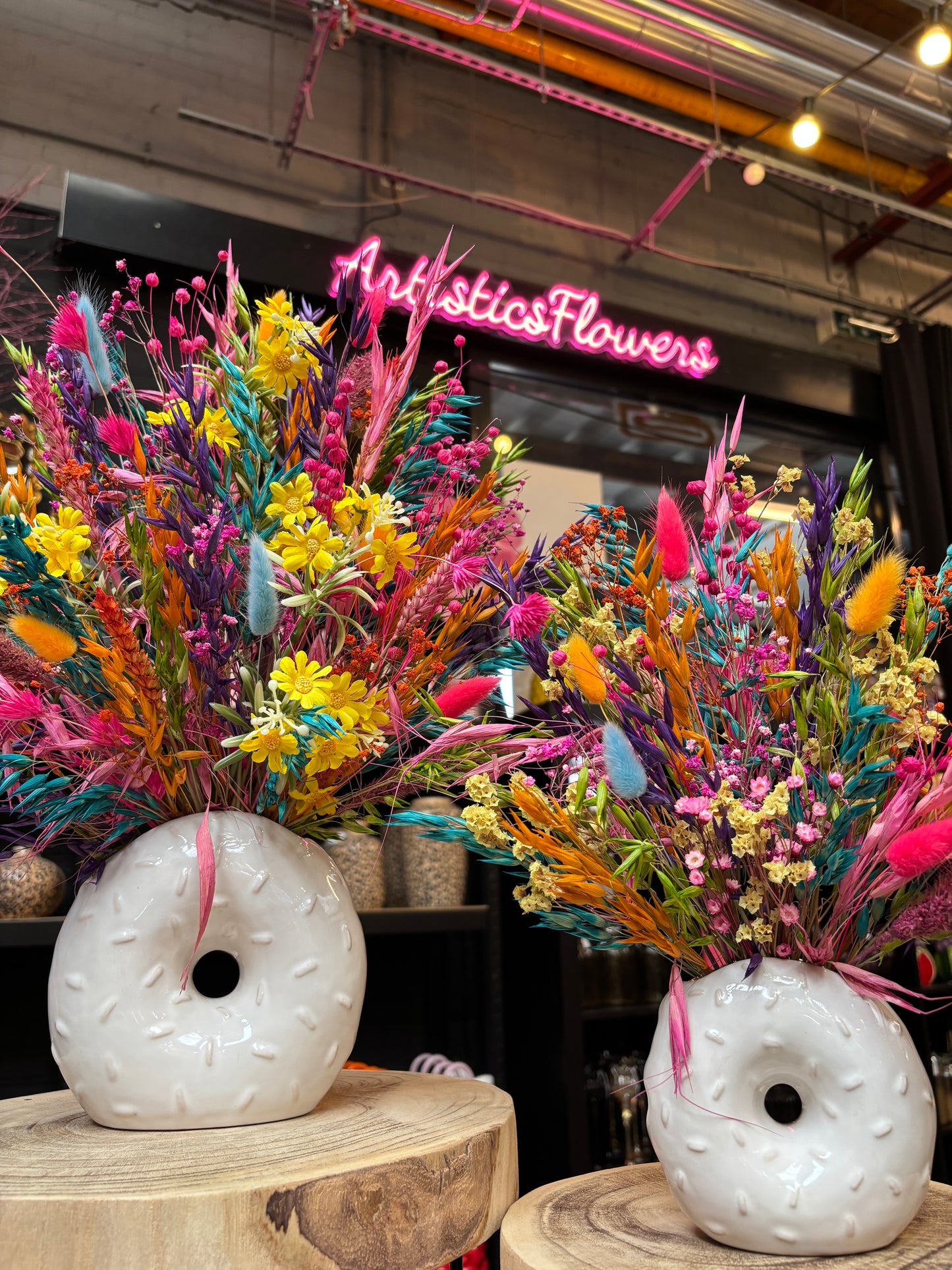 Donut vaas wit & neon bloemen Limited