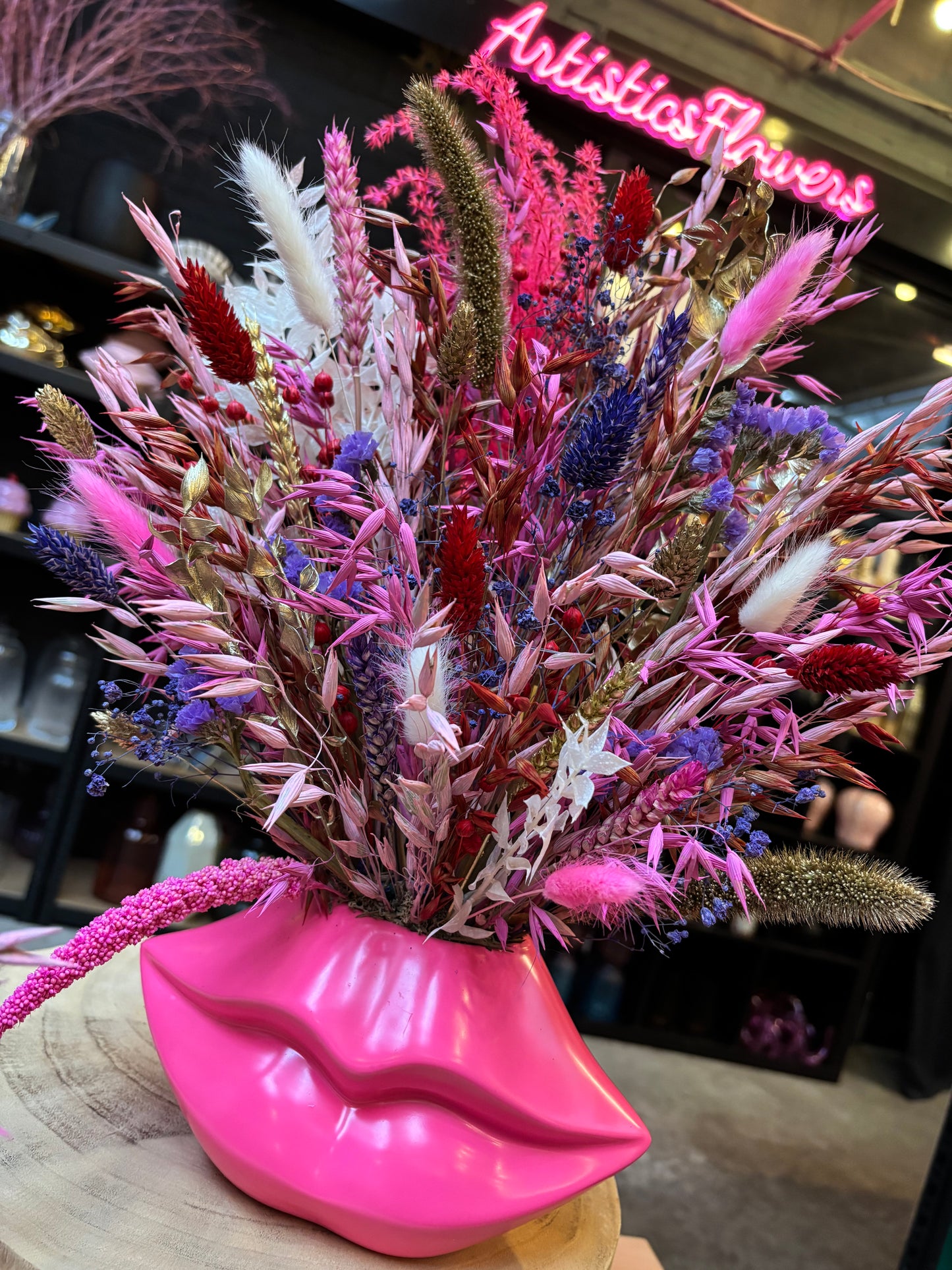 Lips vaas neon roze & Limited Valentine Flowers