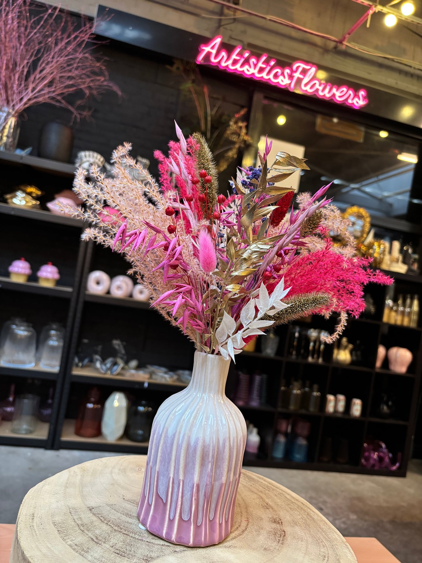 Milla vaas gestreept & Limited Valentine Flowers