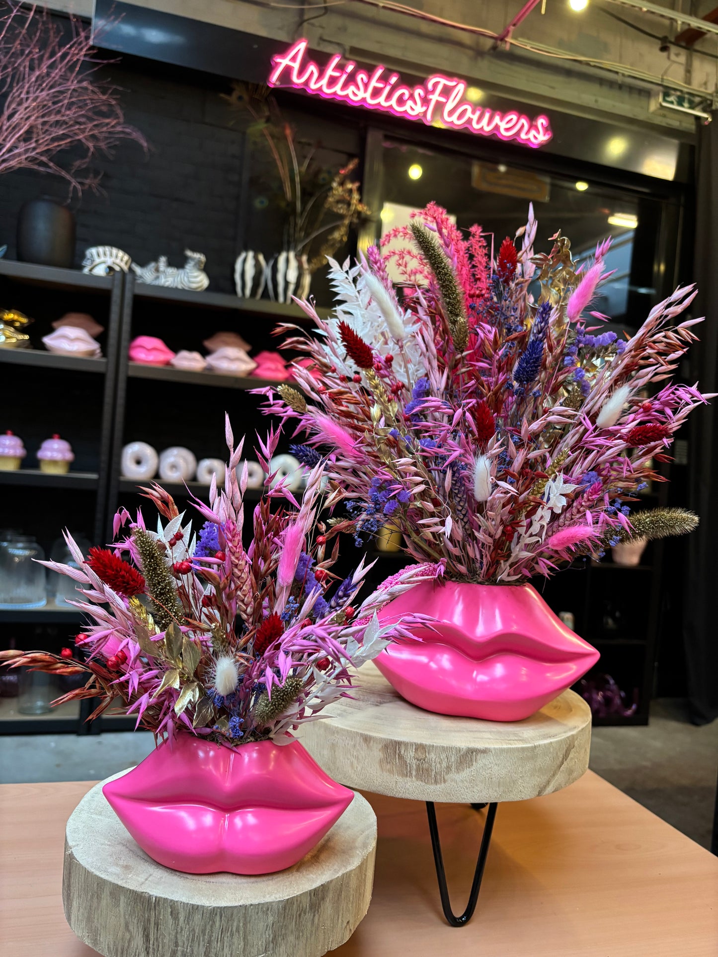 Lips vaas neon roze & Limited Valentine Flowers