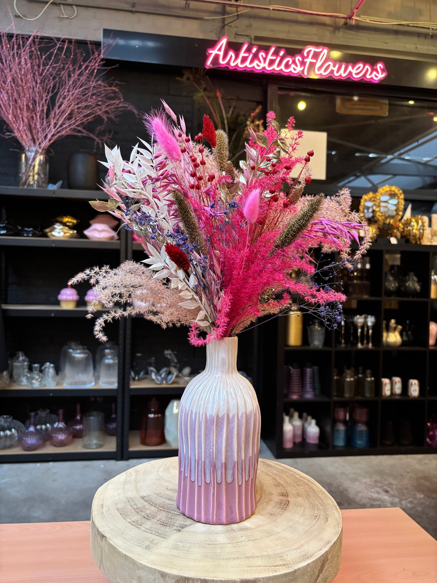 Milla vaas gestreept & Limited Valentine Flowers