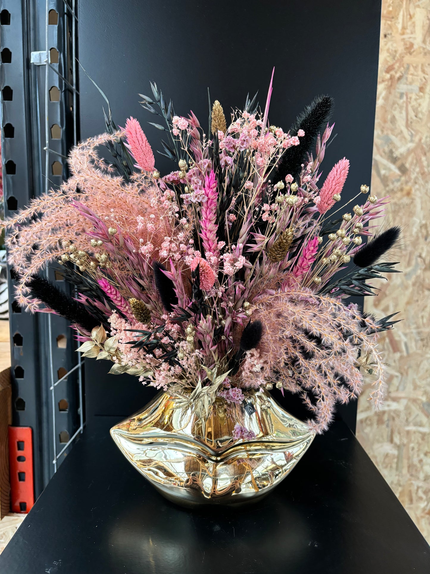 Lips vaas goud & Pink & Gold droogbloemen