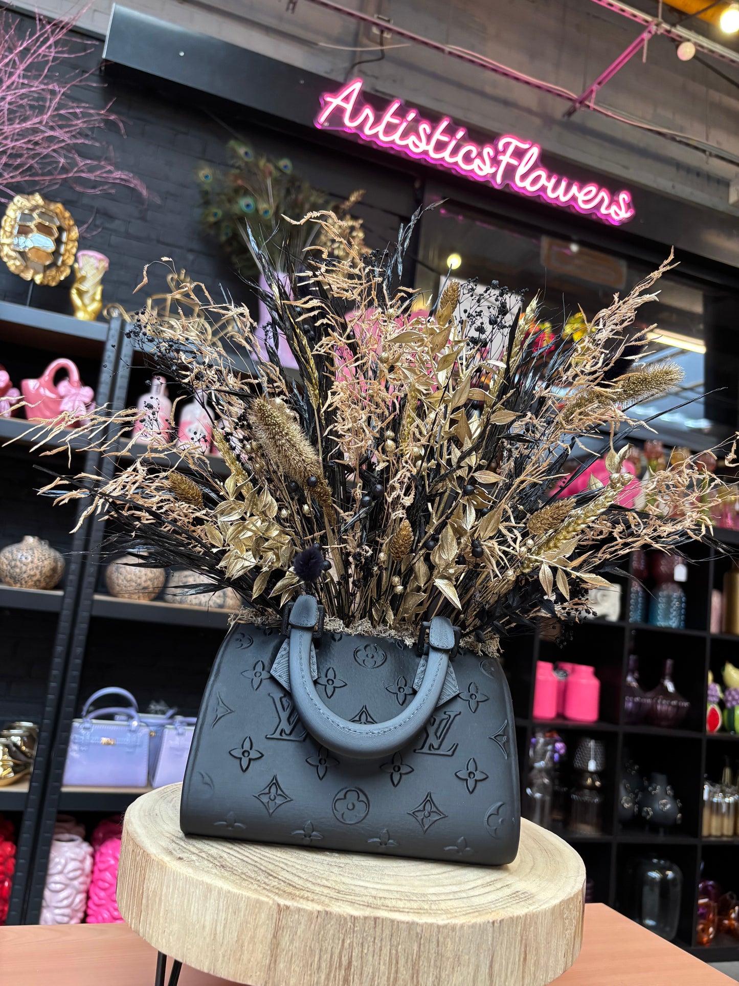 Bag vase & Gold black flowers