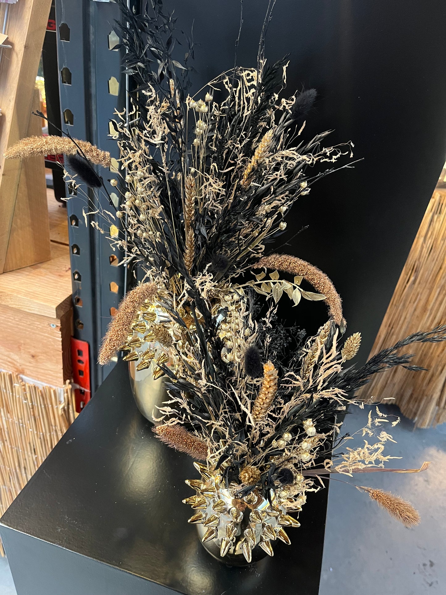 Stekel vaas DK goud & Gold Black droogbloemen