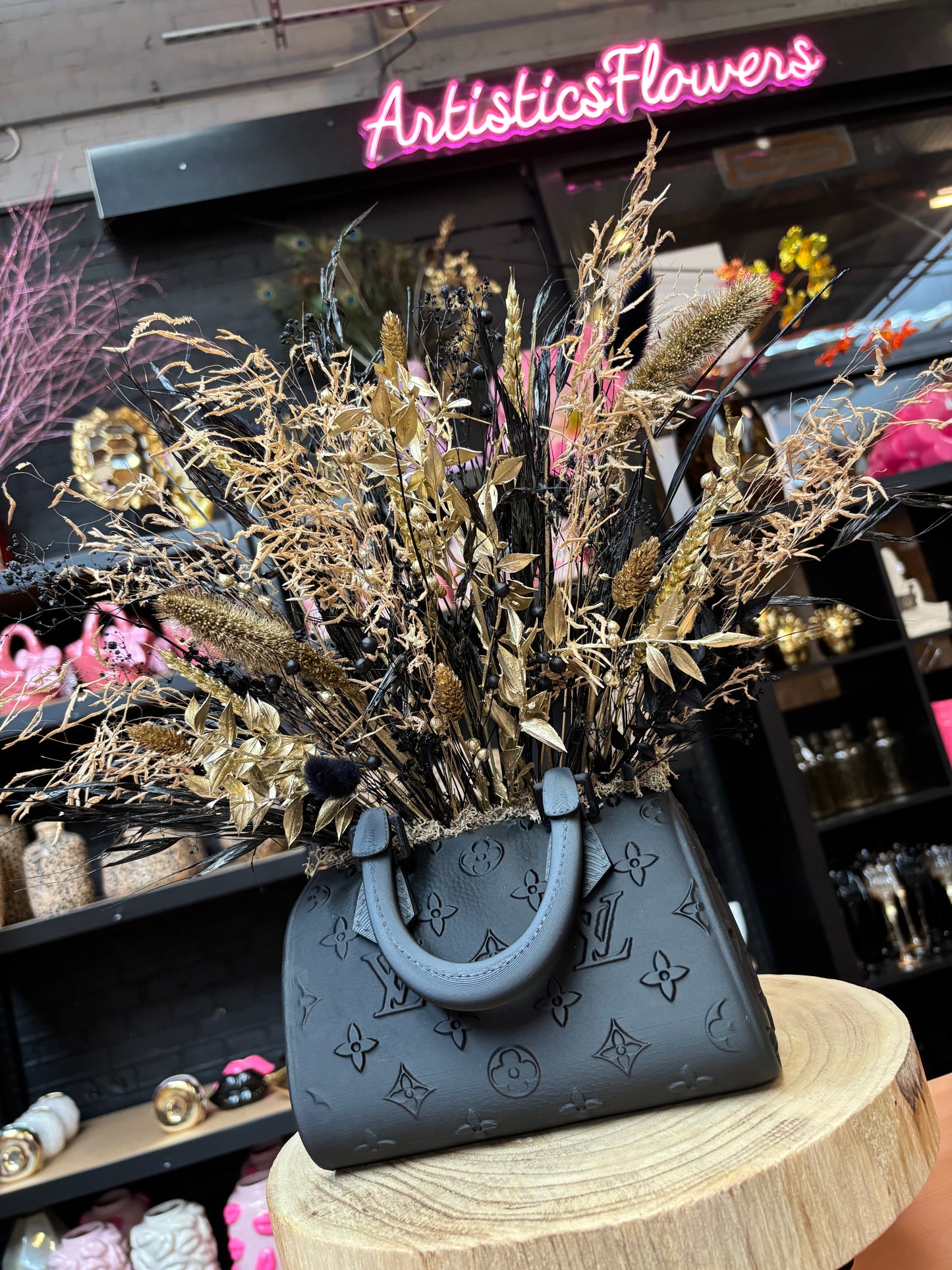 Bag vase & Gold black flowers